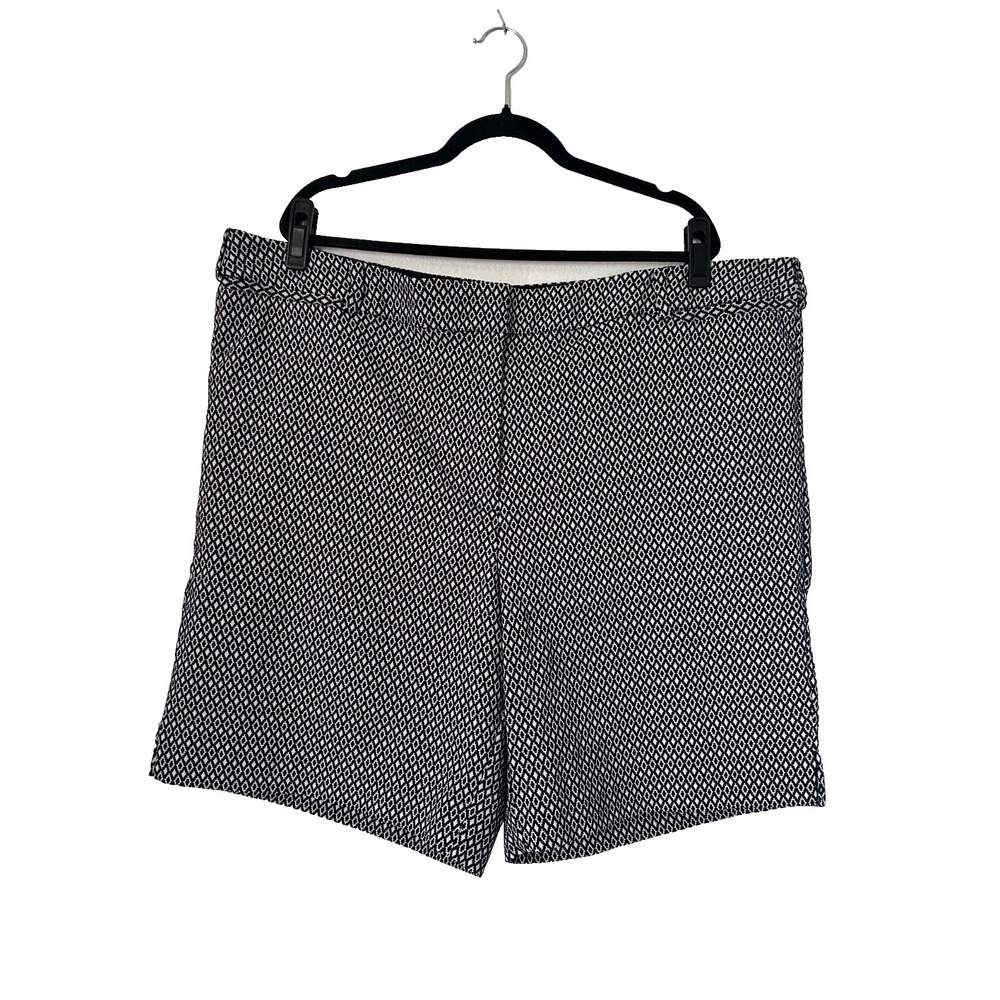 Lane Bryant The 4 Season Bermuda Shorts Size 26 Black White Geo Diamond Mid Rise